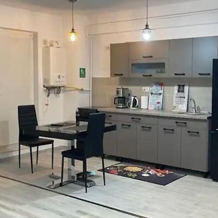 Apartament Intr-O Zona Rezidentiala Linistita Yaş Dış mekan fotoğraf