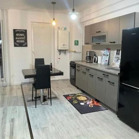 Apartament Intr-O Zona Rezidentiala Linistita Yaş Dış mekan fotoğraf