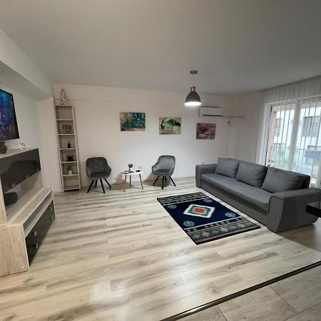 Apartament Intr-O Zona Rezidentiala Linistita Yaş Dış mekan fotoğraf