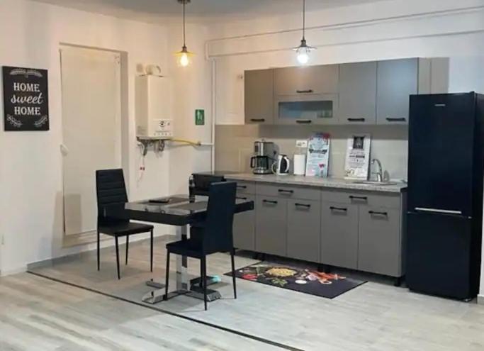 Apartament Intr-O Zona Rezidentiala Linistita Yaş Dış mekan fotoğraf